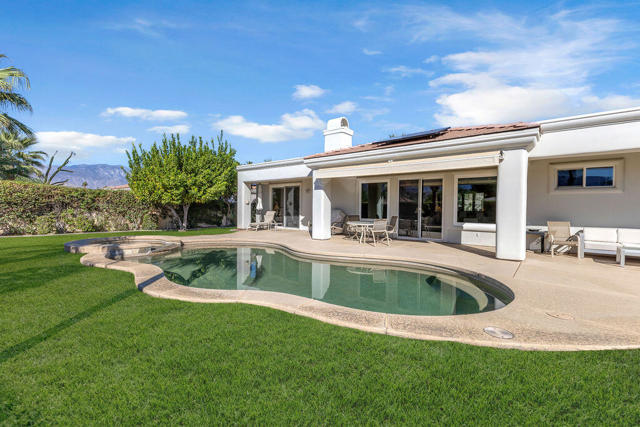 29 Calle La Reina, Rancho Mirage CA: https://media.crmls.org/mediaz/40ec6ab8-c247-4f4f-ab5f-de8c38265116.jpg