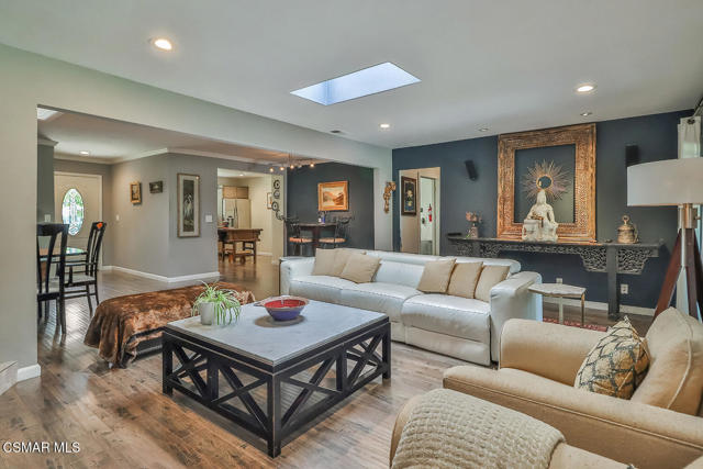 2433 Calle Narciso, Thousand Oaks CA: https://media.crmls.org/mediaz/40ece1cb-50c7-437c-8c5f-4a75e0da1518.jpg