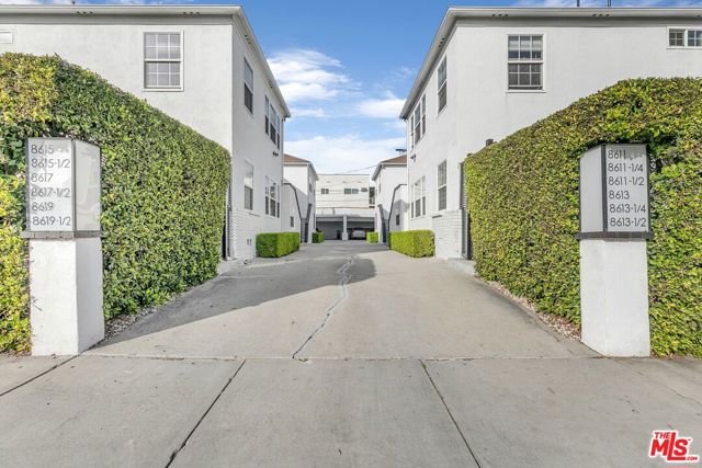 8613 W Olympic Boulevard, Los Angeles CA: https://media.crmls.org/mediaz/40ed5738-03da-40e9-be27-358fe072dfb3.jpg
