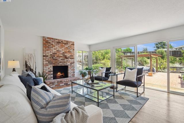 643 Contada Cir, Danville CA: https://media.crmls.org/mediaz/40ed617f-db8f-4607-8e2f-56dfb04f9d12.jpg