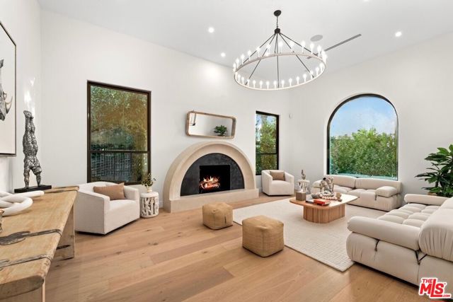 100 S La Jolla Avenue, Los Angeles CA: https://media.crmls.org/mediaz/40ed792e-03ea-4483-af2b-90de772922e5.jpg