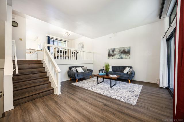 3236 Via Alicante, La Jolla CA: https://media.crmls.org/mediaz/40ed7ac4-cd61-45a5-970a-d977ffad7ced.jpg