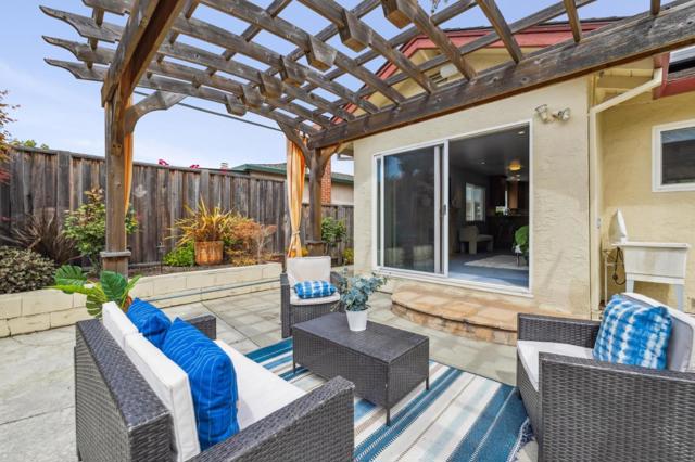858 Chrysopolis Drive, Foster City CA: https://media.crmls.org/mediaz/40ed7ef4-f794-4241-84d0-3c5e62d35418.jpg