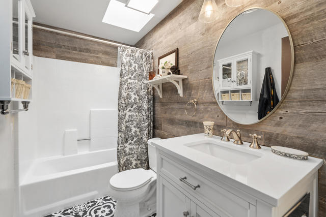 401 E Vista Chino, Palm Springs CA: https://media.crmls.org/mediaz/40edd0c9-af5c-4ddb-b855-17f1e4288a96.jpg