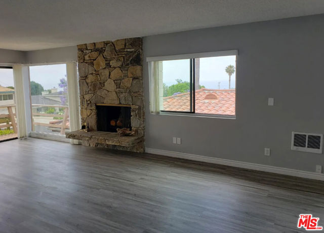 7 Clipper Road, Rancho Palos Verdes CA: https://media.crmls.org/mediaz/40eddb8e-3561-4619-8cdb-577cb1939383.jpg