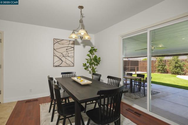 3937 Majestic Dr, Concord CA: https://media.crmls.org/mediaz/40ee1575-9e30-4fbb-bff3-7f124db5021f.jpg