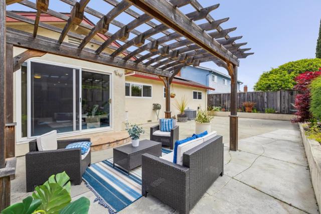 858 Chrysopolis Drive, Foster City CA: https://media.crmls.org/mediaz/40ee3017-b0d7-47eb-aa6b-2211341e6ac1.jpg