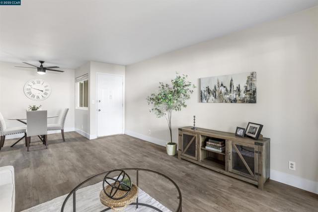 5425 Concord Blvd, Concord CA: https://media.crmls.org/mediaz/40eeb502-4c85-4c6d-a3da-3505c3179945.jpg
