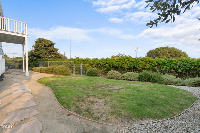 2102 Buena Vista Drive, Camarillo CA: https://media.crmls.org/mediaz/40ef6750-30da-4ea9-ab9c-d04f13a46047.jpg