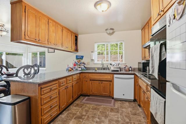 503 W Fox Court, Redwood City CA: https://media.crmls.org/mediaz/40ef8c13-efb3-4297-a01c-ef39ec0431b1.jpg