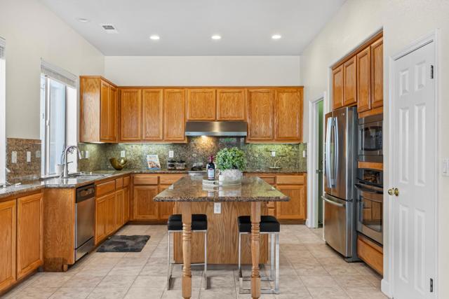 336 Arrowhead Way, Hayward CA: https://media.crmls.org/mediaz/40efa758-5b41-43dc-8413-44a4eefe8f70.jpg