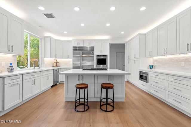 213 Heath Meadow Court, Simi Valley CA: https://media.crmls.org/mediaz/40f03a5b-6a8d-4e17-b62d-7f1e0163c33a.jpg