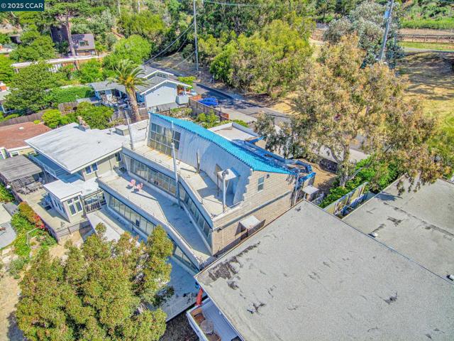 841 Ocean Ave, Richmond CA: https://media.crmls.org/mediaz/40f089e7-2c2c-4a0f-9ac3-21c04668fea1.jpg