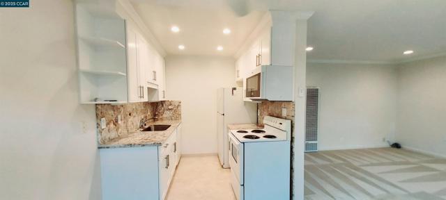 1195 Saranap Ave, Walnut Creek CA: https://media.crmls.org/mediaz/40f0afdd-9d6d-4627-9eac-2e7f28438ce1.jpg
