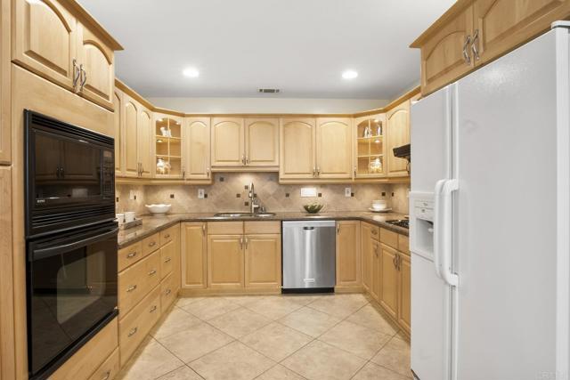 Detail Gallery Image 13 of 41 For 6767 Cowles Mountain Bld, San Diego,  CA 92119 - 4 Beds | 2 Baths