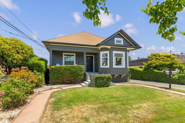 28 Clarendon Road, Burlingame CA: https://media.crmls.org/mediaz/40f0f54b-db72-4e35-95da-e8b46ef67744.jpg