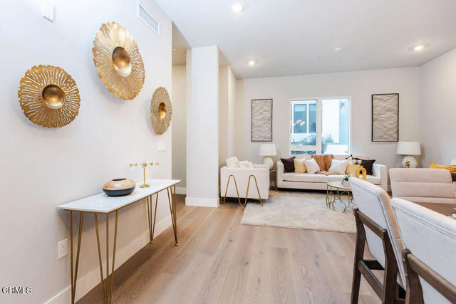 719 S Marengo Avenue, Pasadena CA: https://media.crmls.org/mediaz/40f11de7-5282-400d-b487-cc4a57414b82.jpg