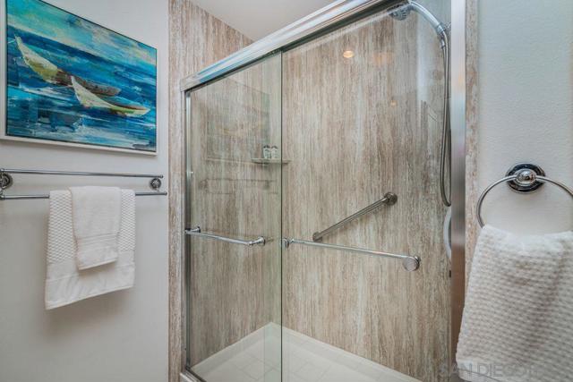 4435 Summer Dr, Oceanside CA: https://media.crmls.org/mediaz/40f13b2b-c1ef-4a02-9199-faaa26ff6a8b.jpg