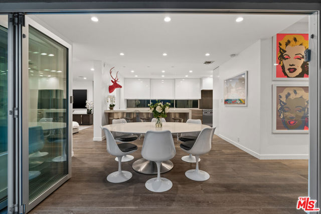 602 N Whittier Drive, Beverly Hills CA: https://media.crmls.org/mediaz/40f19e8b-f40a-4677-8706-4280047e559e.jpg