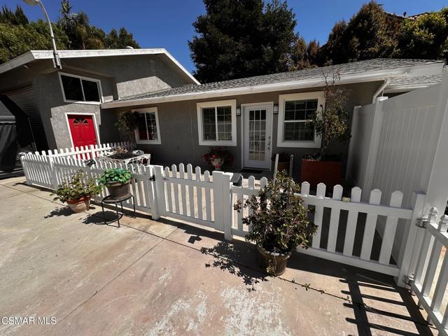 718 Greenbriar Avenue, Simi Valley CA: https://media.crmls.org/mediaz/40f20b47-ee98-4753-b6ee-9ecdc9756ffb.jpg