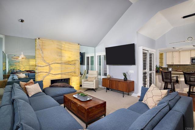 Detail Gallery Image 2 of 28 For 532 1/2 via De La Valle #C,  Solana Beach,  CA 92075 - 2 Beds | 2 Baths