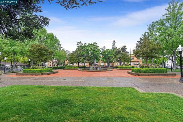 277 Holiday Hills Dr, Martinez CA: https://media.crmls.org/mediaz/40f2818d-32e5-4a1b-b177-6f8c4669c472.jpg