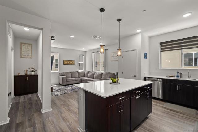 5506 Sandcliff Ln, San Diego CA: https://media.crmls.org/mediaz/40f2859a-6204-4ee1-b884-64cc729fc3d7.jpg