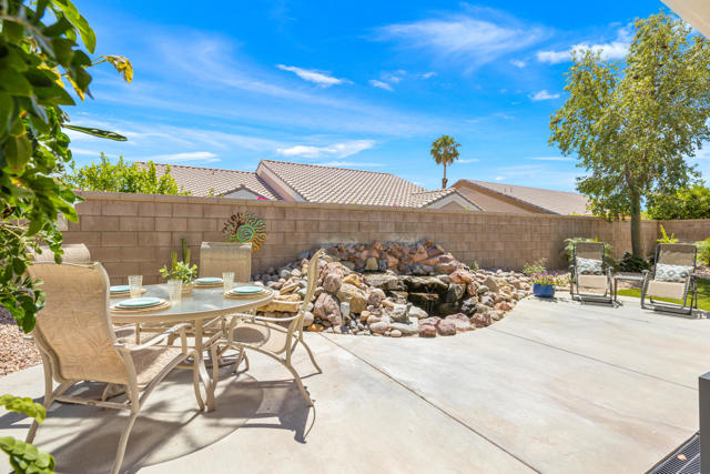 37396 Pineknoll Avenue, Palm Desert CA: https://media.crmls.org/mediaz/40f28bcb-4d01-4ac3-98ba-7df7daddeb7a.jpg