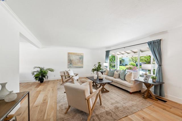 4839 Merganser Ct, Pleasanton CA: https://media.crmls.org/mediaz/40f2a12c-c68a-4fe5-b79a-410d137bab88.jpg