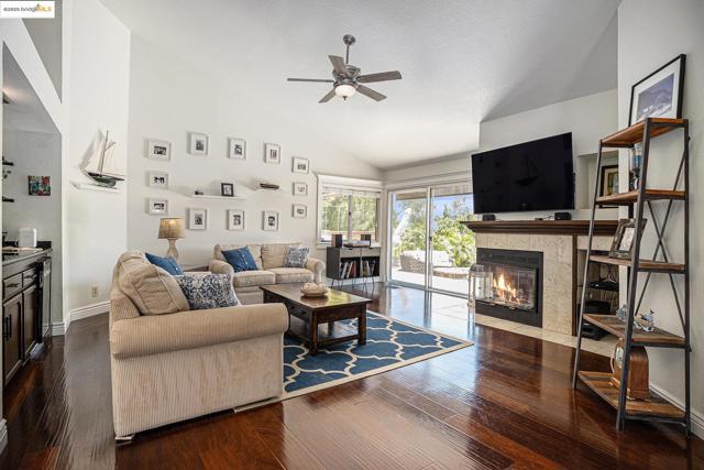 2167 Saint Andrews Ct, Discovery Bay CA: https://media.crmls.org/mediaz/40f2b051-de69-404b-a29f-a0fb10a683aa.jpg