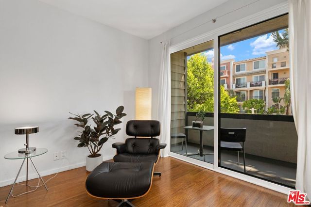 306 Bora Bora Way, Marina del Rey CA: https://media.crmls.org/mediaz/40f2dd8f-042b-4b49-b07e-48d41c37e28c.jpg
