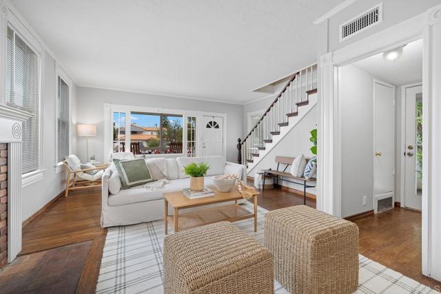 131 H Avenue, Coronado CA: https://media.crmls.org/mediaz/40f31945-6eeb-4d43-8e16-3593313d8fb2.jpg