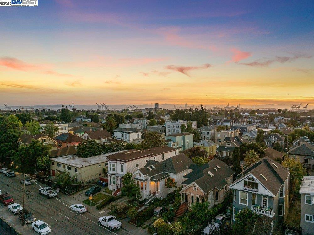 https://media.crmls.org/mediaz/40f327f6-a98a-4720-aa7e-5b8f4a2e3679.jpg?preset=X-Large