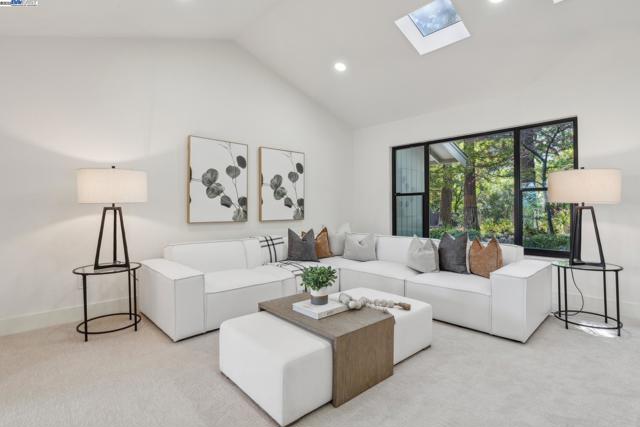 361 Castle Crest Rd, Alamo CA: https://media.crmls.org/mediaz/40f402a3-929d-4f38-a157-5b8396bcfd1b.jpg
