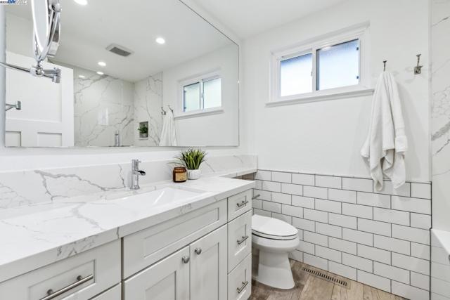 3134 Terry Ct, Castro Valley CA: https://media.crmls.org/mediaz/40f5478c-2c18-402f-9f37-5e898382b4ed.jpg