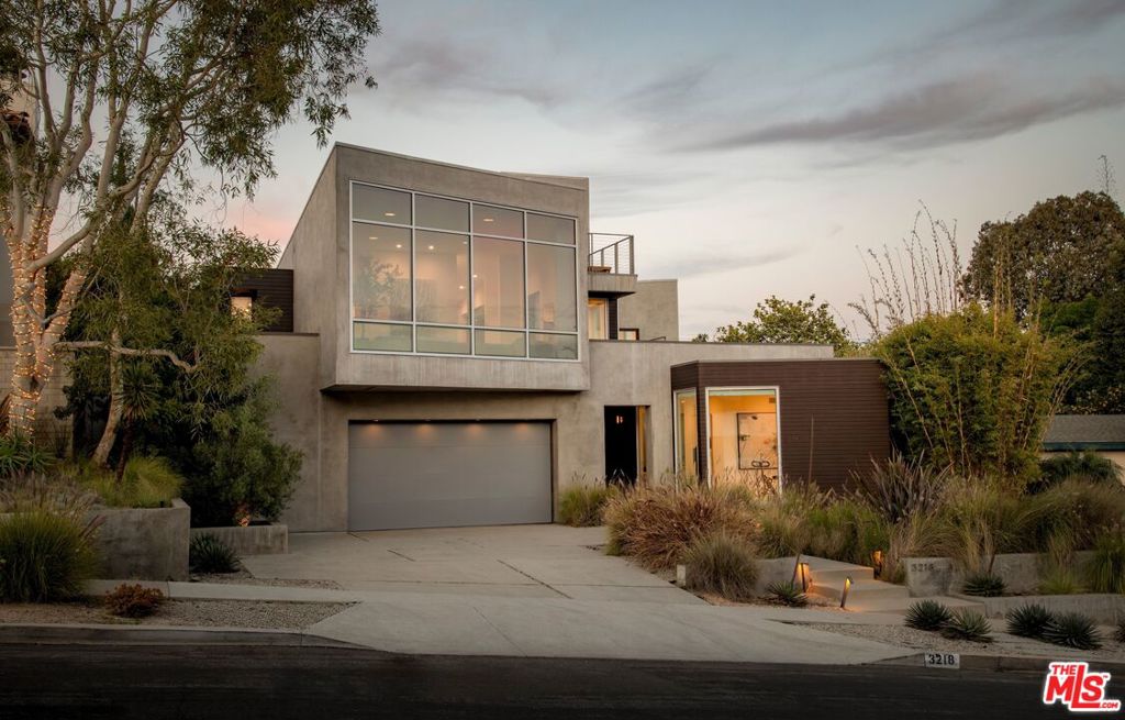 3218 Maplewood Avenue