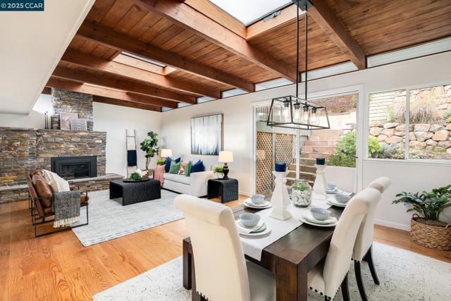 231 Orchard Rd, Orinda CA: https://media.crmls.org/mediaz/40f61417-1a70-4dea-b095-0e768a6aa9f3.jpg
