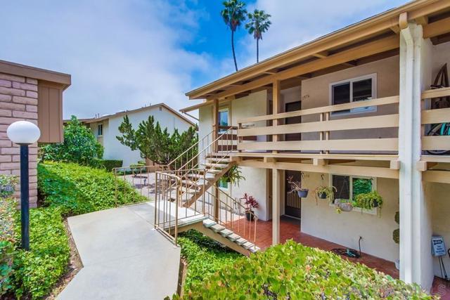 1976 Fairway Circle, San Marcos CA: https://media.crmls.org/mediaz/40f62050-d055-496f-a413-c9a4e28bacb1.jpg