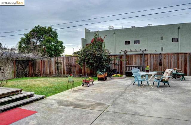 Image 22 of 46 For 986 Kains Ave