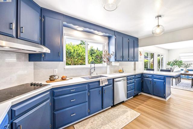 24 Via Hermosa, San Lorenzo CA: https://media.crmls.org/mediaz/40f72be7-1272-4a29-8f2e-6dfa60ea289b.jpg