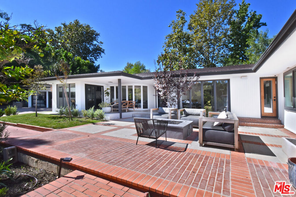 4678 White Oak Avenue