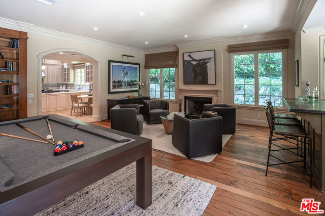 1154 Summit Drive, Beverly Hills CA: https://media.crmls.org/mediaz/40f7eae6-242f-47e4-88f6-3a096fb6fa7d.jpg