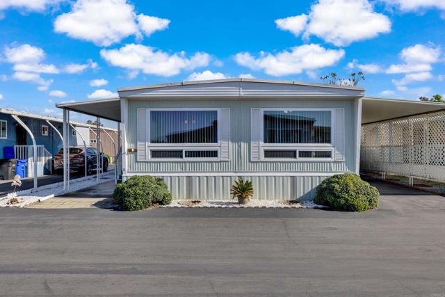 Home for Sale in Lakeside