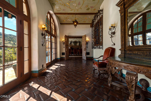 Detail Gallery Image 41 of 75 For 2940 Kuehner Dr, Simi Valley,  CA 93063 - 57 Beds | 40 Baths