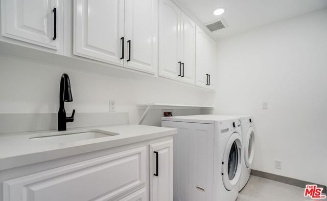 15851 Mulholland Place, Los Angeles CA: https://media.crmls.org/mediaz/40f8be96-2868-43f6-92e9-e5b705431ad9.jpg