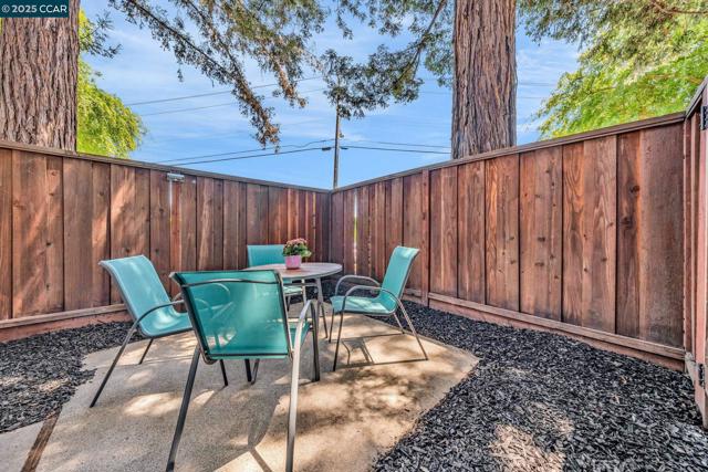 1081 San Ramon Valley Blvd, Danville CA: https://media.crmls.org/mediaz/40f98366-5db0-4421-b339-705c345cc328.jpg