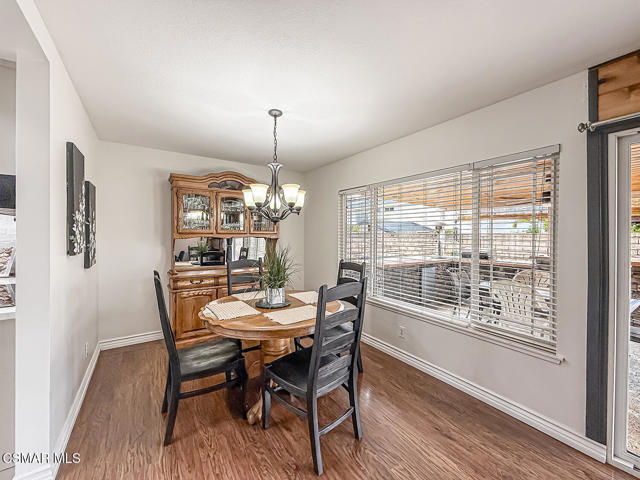 2439 N Lita Place, Simi Valley CA: https://media.crmls.org/mediaz/40f99993-073e-4649-809e-1611fae957ce.jpg