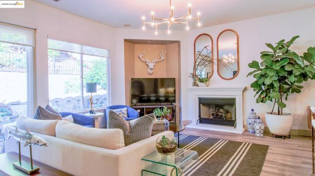 881 Inverness Ln, Brentwood CA: https://media.crmls.org/mediaz/40fa48e9-1b0a-4035-93cc-d06b1c891cdc.jpg