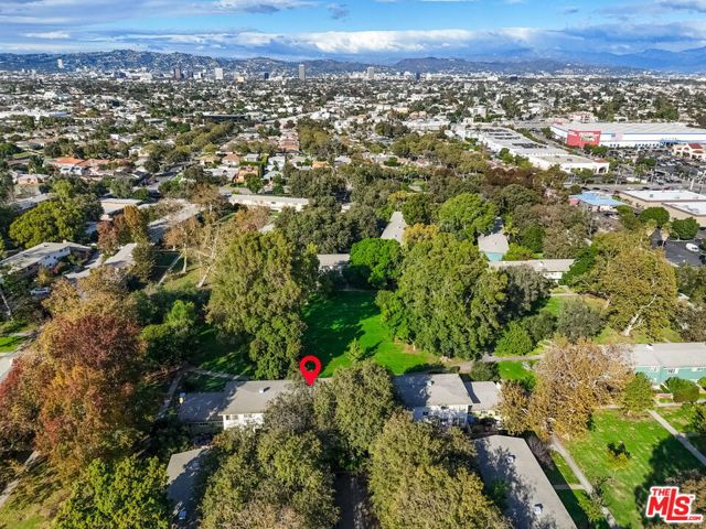 5172 1/2 Village, Los Angeles CA: https://media.crmls.org/mediaz/40fa6ff7-51b9-4bc0-a343-94330d97cf01.jpg