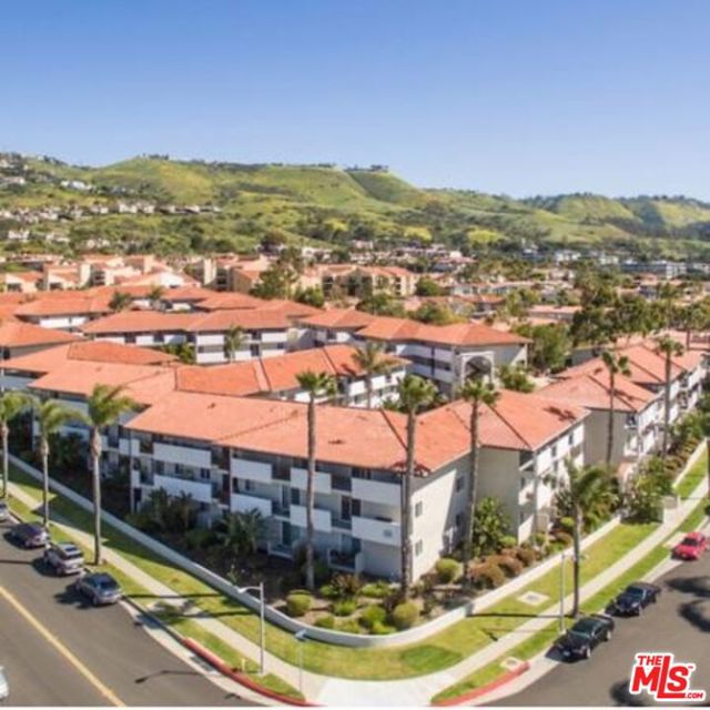 6600 Beachview Drive, Rancho Palos Verdes CA: https://media.crmls.org/mediaz/40fa7965-3394-4936-a710-557856e58abf.jpg
